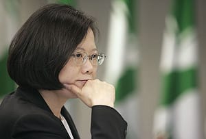 挑戰18趴  蔡英文：非與軍公教為敵