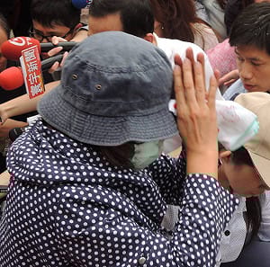 父母下跪道歉 看守所：會轉告鄭捷