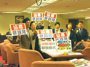 立院審食管法  藍召委開一半神隱