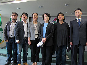 綠：微調舊課綱爭議內容  不應列入大考範圍