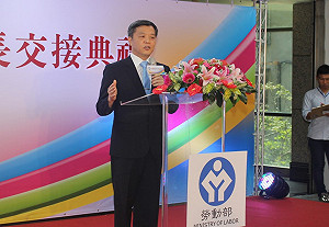 陳雄文：基本工資調太快 像把生蛋的雞殺了