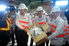 親手銷毀塑毒食品  總統：D-day是行動日