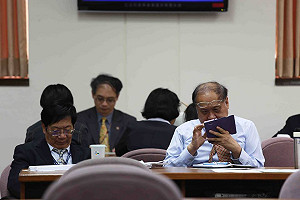 勞陣：自經區條例掏空經濟 根本不該審