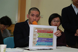 邀反課綱  公民老師：會不會被抓走？