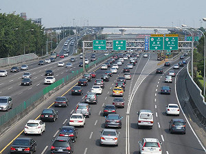 國5湧現北返車潮 雪山隧道回堵4.5公里