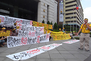 反對鐵路東移  南市民北上陳情