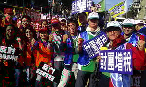 凱道番茄炒蛋 勞團抗議勞保破產