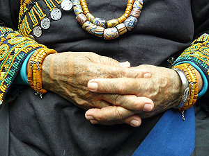 完整的紋手  排灣族頭目：才是真正的女人