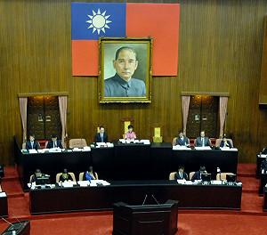 餿油合格？藍委：應該能吃 只是道德問題