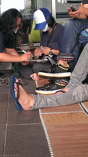 捉包？徐佳青：特定團體撒錢聘人佔路權