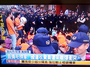 快訊！國道收費員奇襲毛揆住家丟鞋