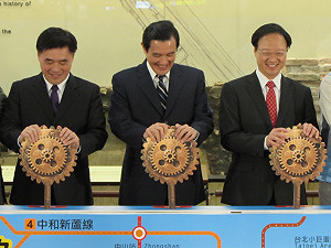 捷運松山線明通車 馬郝江先試乘