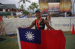 世界鐵人賽 李筱瑜再披國旗抵終點