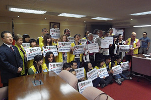 喉癌患者控訴菸害  要立院速修菸害法