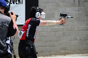 華人女性神槍手的傳奇〈系列三〉