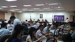 換跑道需協商？ 嚴明駁：管制權在民航局