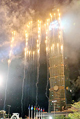 煙火金龍變蚯蚓  綠營要求監院調查