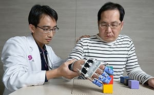 找回「手感」  新式機器手臂幫忙復健