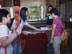 發婚姻平權傳單 伴侶盟：2大黨出面說清楚