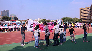 成大生闖校慶要「南榕」正名  師追罵敗類