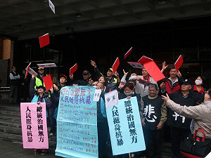 違反集遊法遭訴  勞團演行動劇抗議