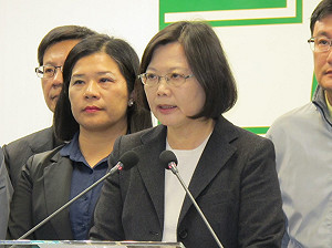 蔡英文率領中執委為空難祈福