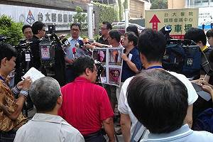 相思草槓董氏  互控拿廠商好處