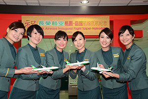 不滿網路惡評  長榮要不具熱忱空服員離職