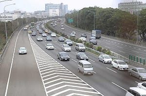 清明連假首日  國道1南下部分路段塞