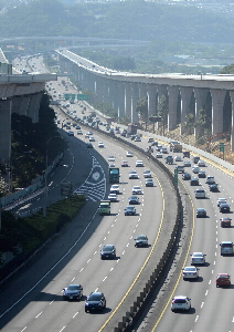 春節缺工  五楊高最快月底通