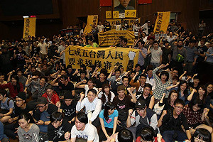 只會抱怨政府？ 學生嗆江要承認自己的失敗