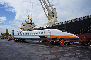 高鐵新車廂抵台 多哺乳室、充電座等新設計