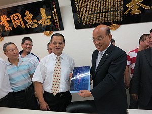 服貿衝擊  洗衣業者嗆百萬人上街