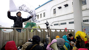 都更拆基隆港倉庫  民眾擋拆爆衝突
