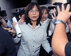 仙女下凡  勞團歡迎王如玄一起反政府