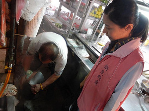 查新北7家下游 銷毀35公斤違規仙草