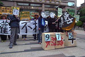 勞委會提前復告  關廠工人：以訴逼和