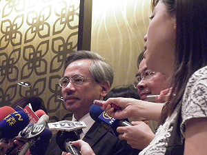 愛滋器捐案  邱文達:台大院長太晚道歉