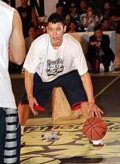 與球迷相見歡 林書豪小秀3分球技