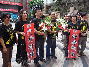 王如玄辭職  教師工會獻花讚誠信