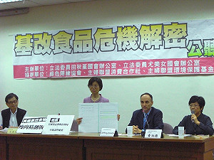 吃基改食品  美專家：老鼠睪丸變藍紫色