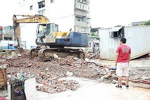 文林苑建商放貨櫃屋 王家與樂揚再衝突