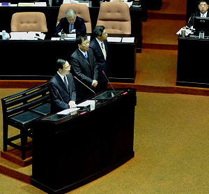 關廠工人借款全退？  江揆要勞動部研議