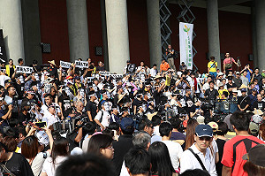 追「馬英九」扔破鞋 全關連：諷元首避現況