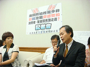 檢疫標準突變 1萬多箱「含肉」泡麵遭扣