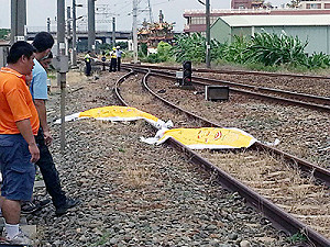 道班工遭撞  台鐵不清楚司機有無嗚笛