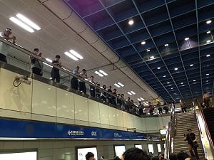 頭七哀悼  北捷全線月台放無聲字卡5分鐘