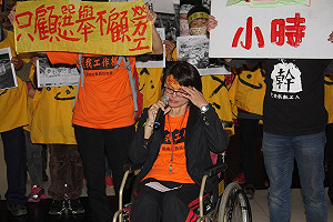 絕食收費員哭：勞動部可以，交通部呢？