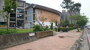 女子嫌反服貿布條醜破壞  交大師生將提告