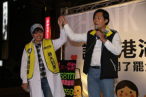 割闌尾「勝利」宣言 台北林先生相擁而泣